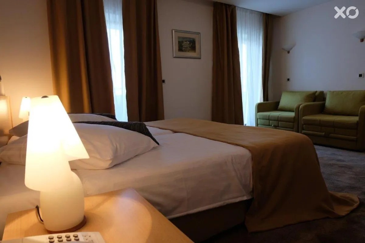 Flores Hotel