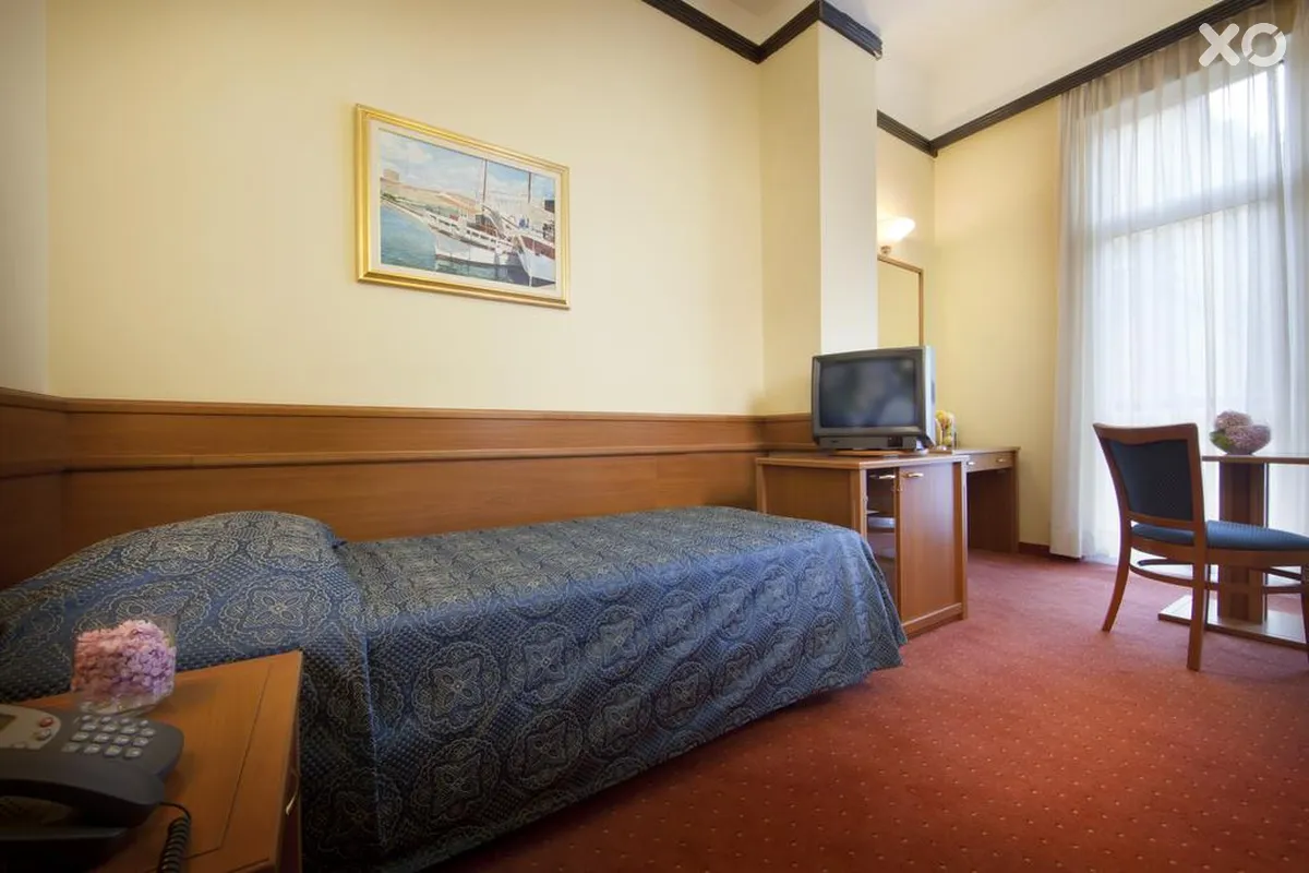 Kristal Hotel