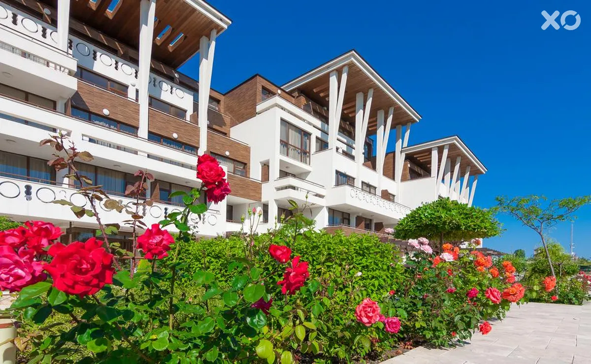 Apolonia Resort