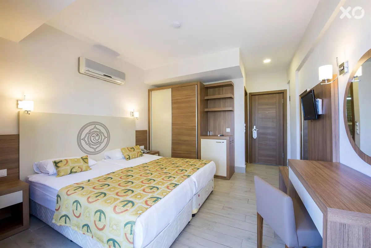 Adella Side Hotel
