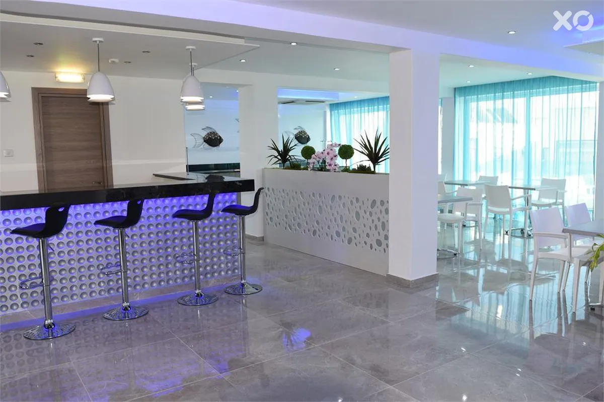 Sunny Blue Hotel