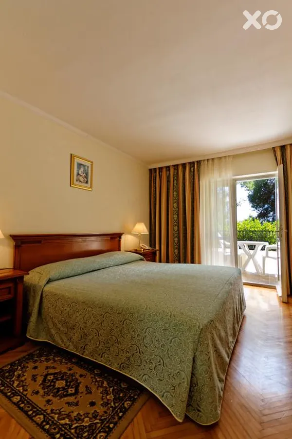 Val Hotel