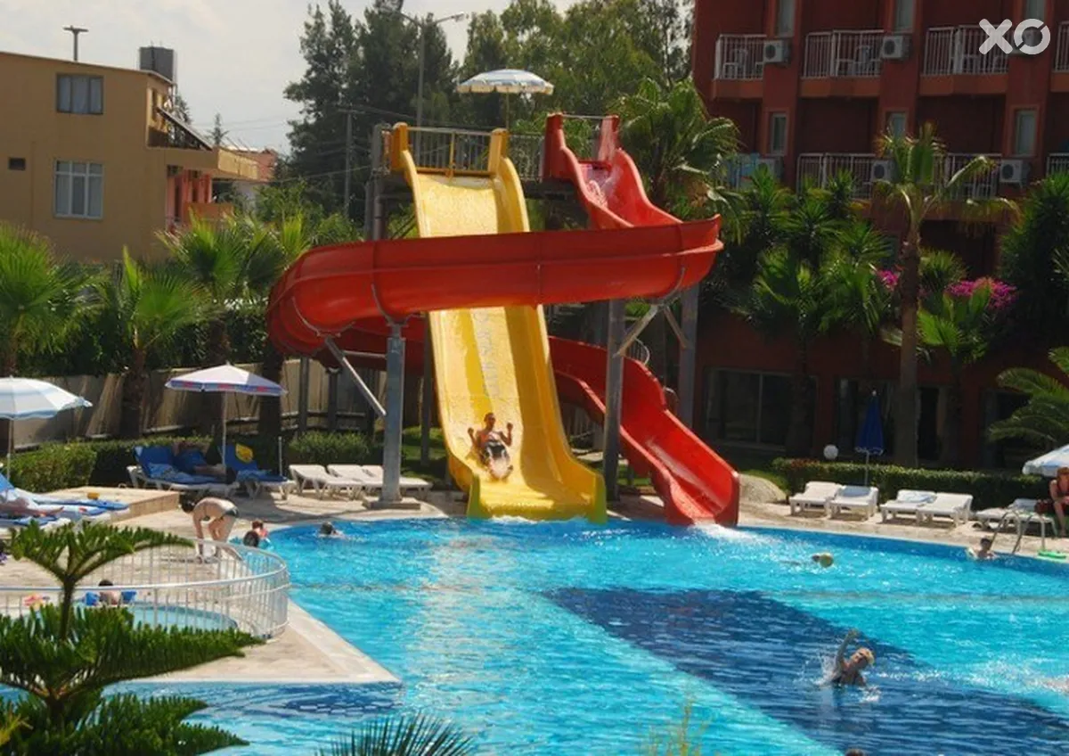 Club Side Coast Hotel