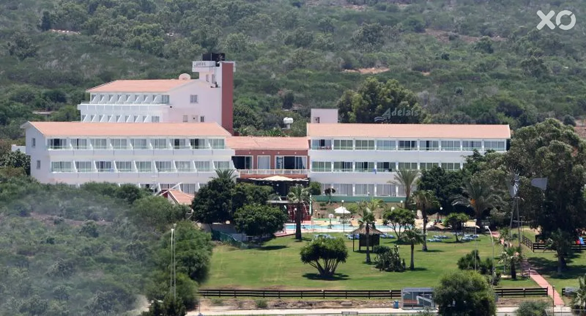 Adelais Bay Hotel