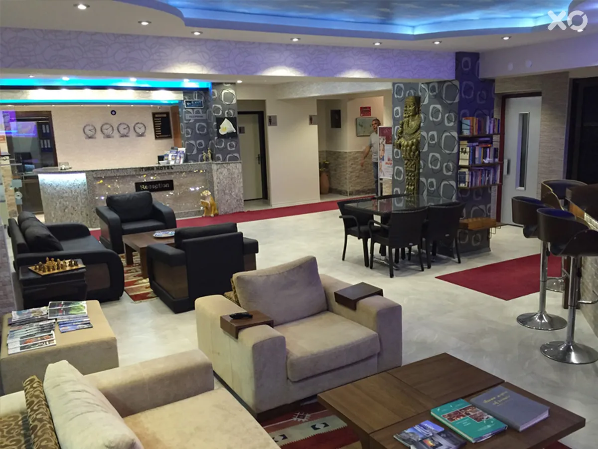 Saturn Hotel