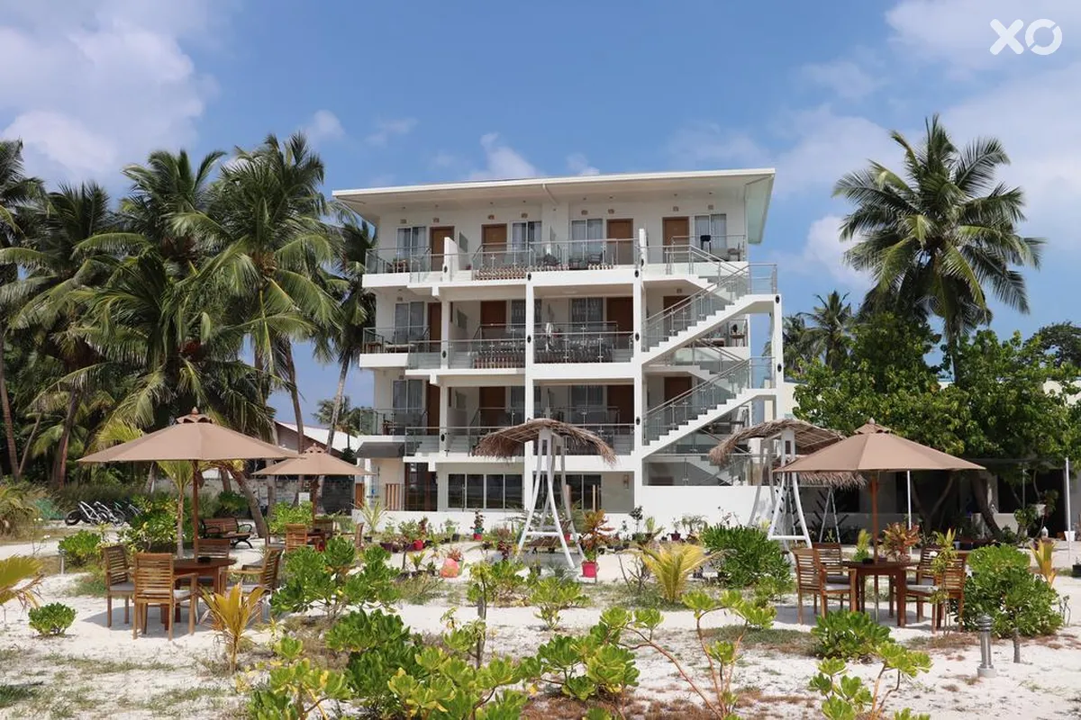 Reef Edge Thulusdhoo Guest House