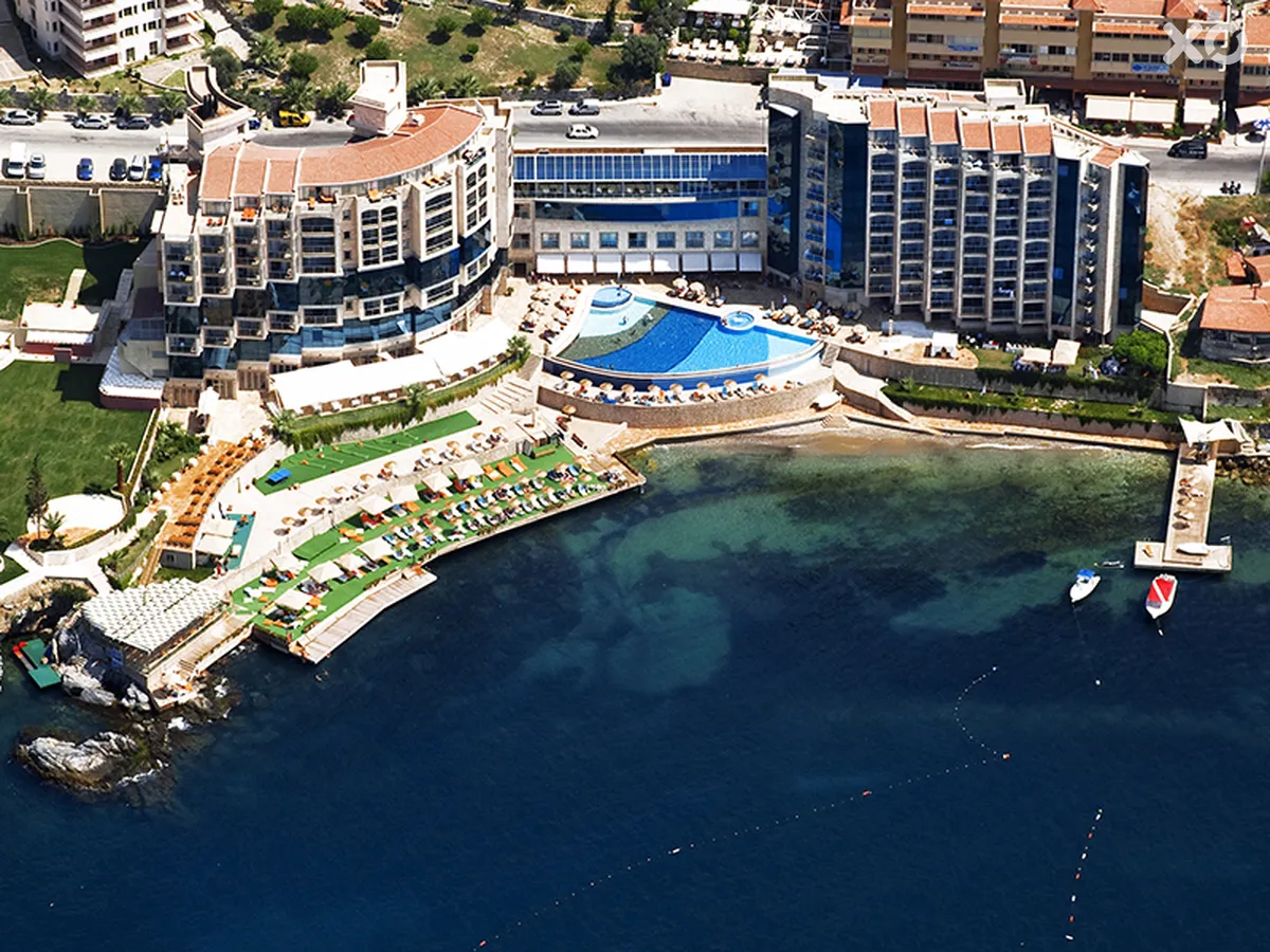 Charisma De Luxe Hotel