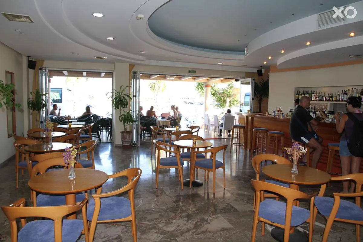 Astron Hotel