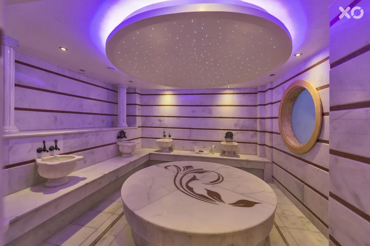 Glorious Hotel