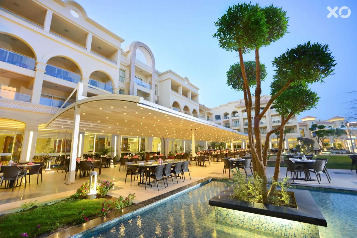 Albatros White Beach Resort