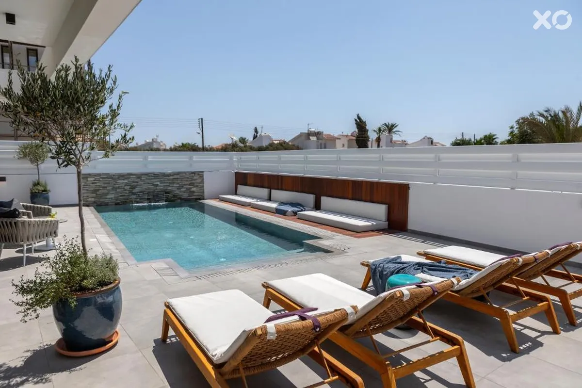 Louis Chris Le Mare Gold Villa