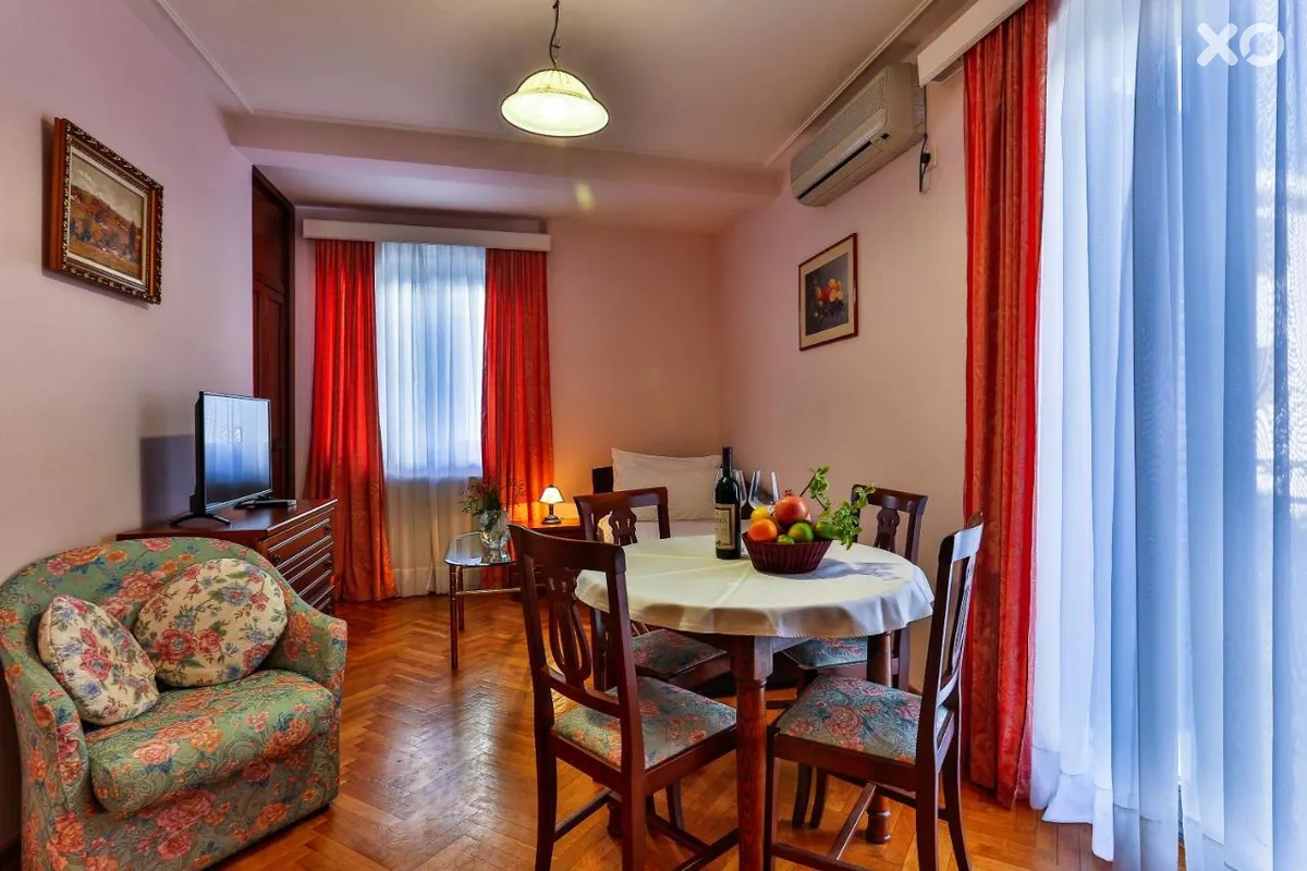 Velzon Villa
