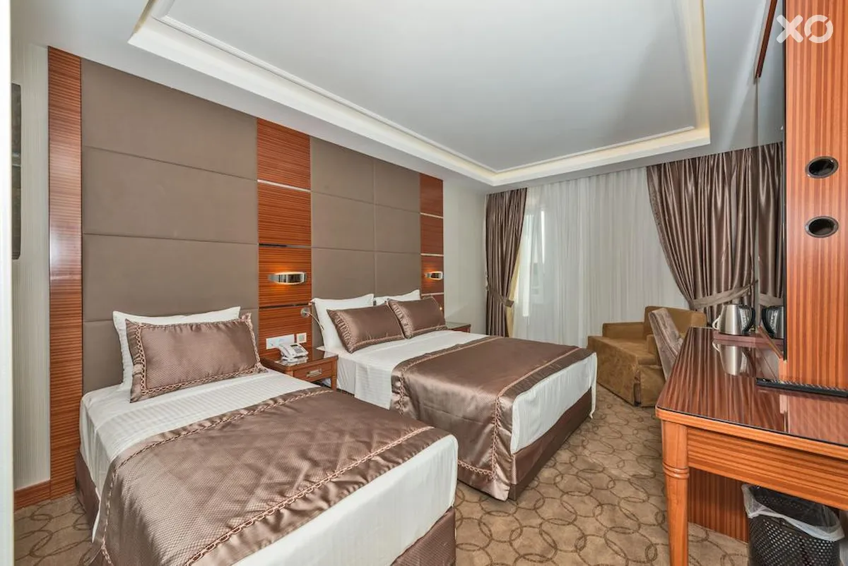 Glorious Hotel