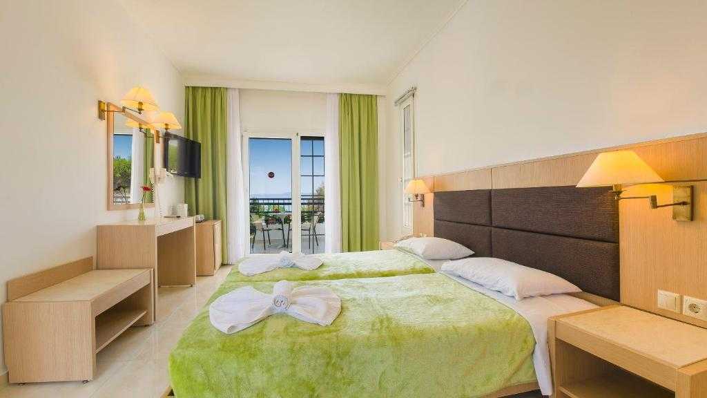 Халкидики в средиземноморском ритме! Пляж поблизости, сад вокруг и вид на залив