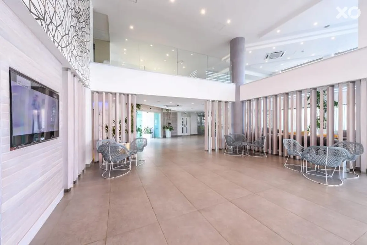 Tasia Maris Sands Beach Hotel