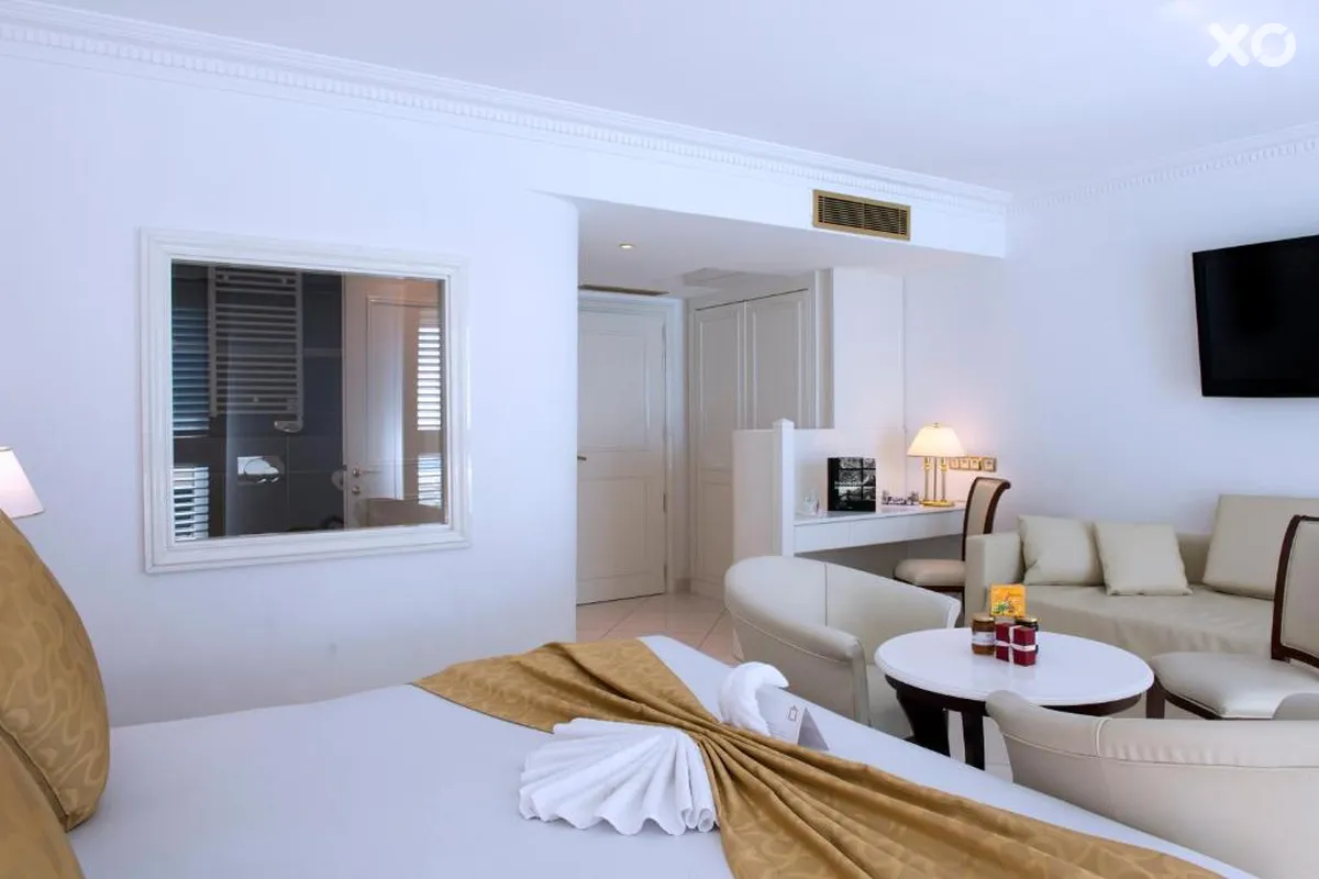 West End Promenade Hotel