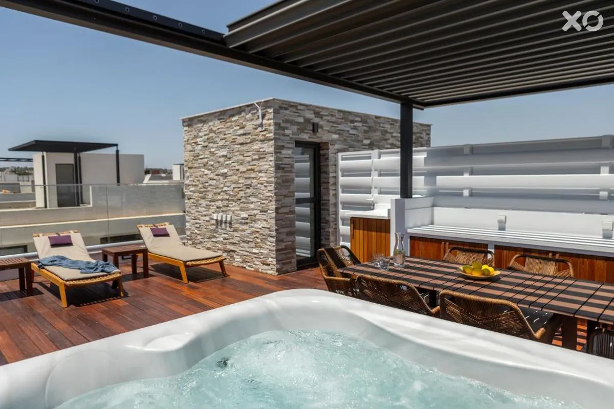 Louis Chris Le Mare Gold Villa