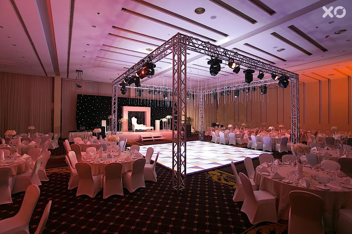 Two Seasons Hotel & Apartments Dubai