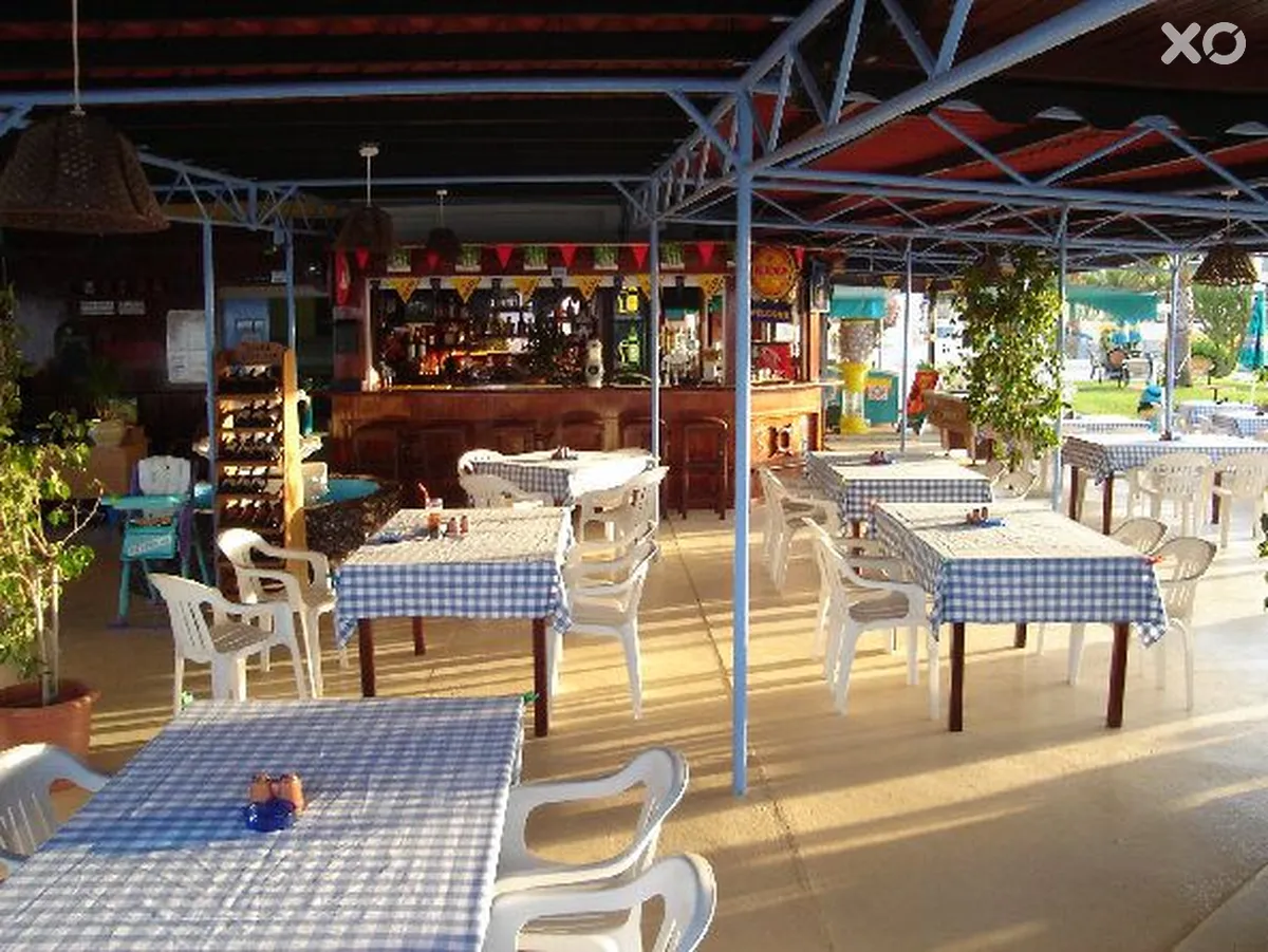 Pola Costa Beach Hotel