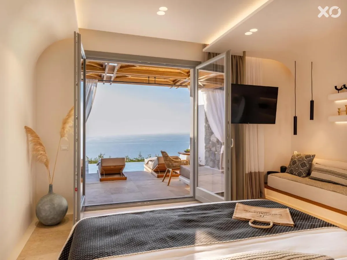 Santo Mine Oia Suites