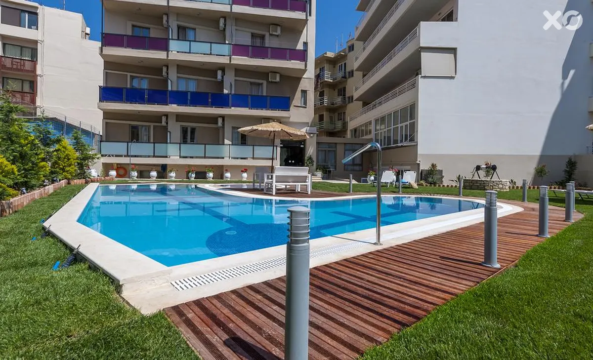 Leonidas Hotel & Apartments