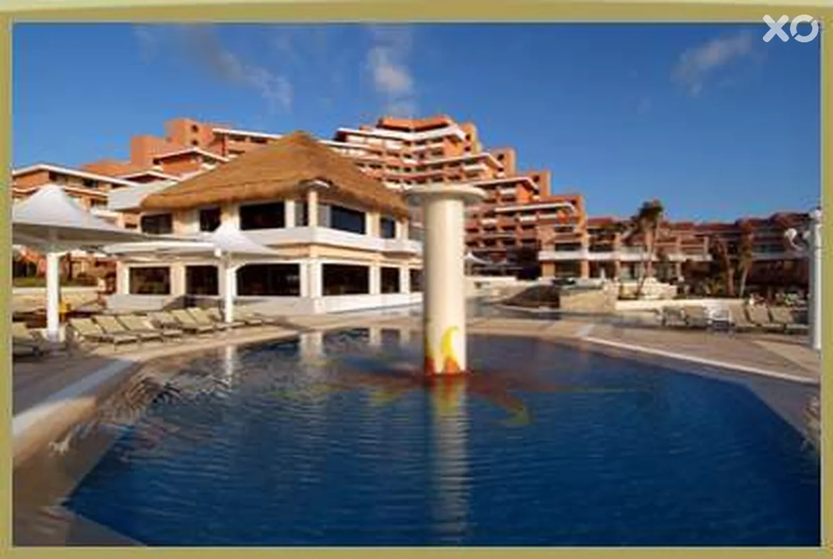 Wyndham Grand Cancun Resort & Villas