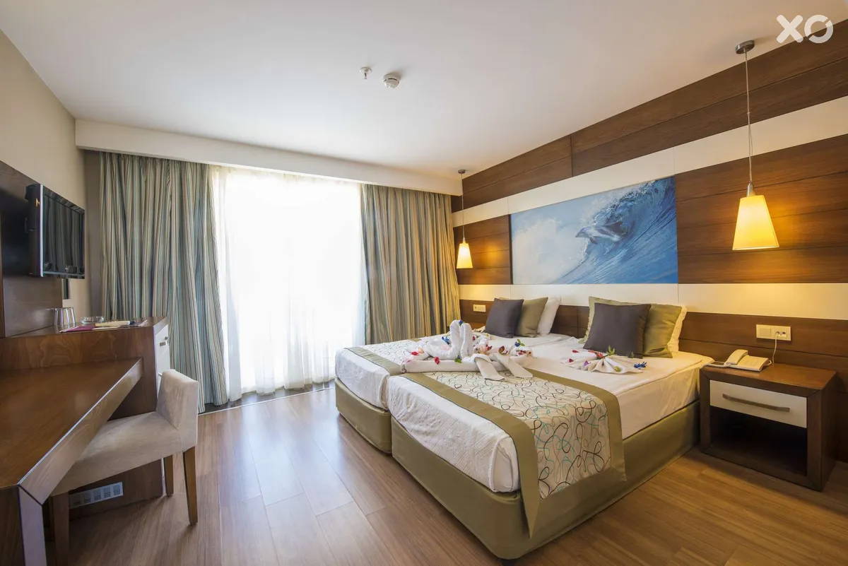 Adella Side Hotel