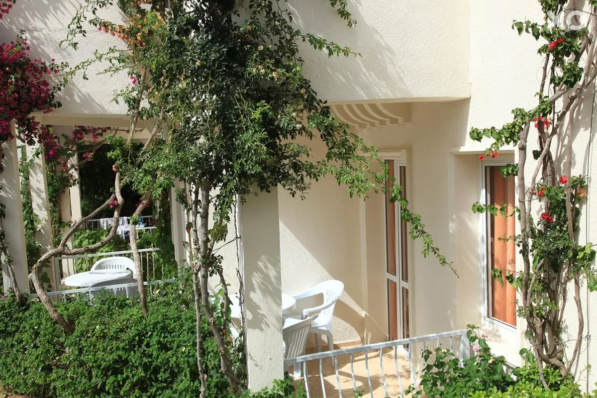 Summer Garden Suites & Beach Hotel