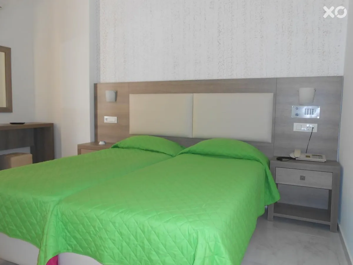 Voula Hotel & Apartments