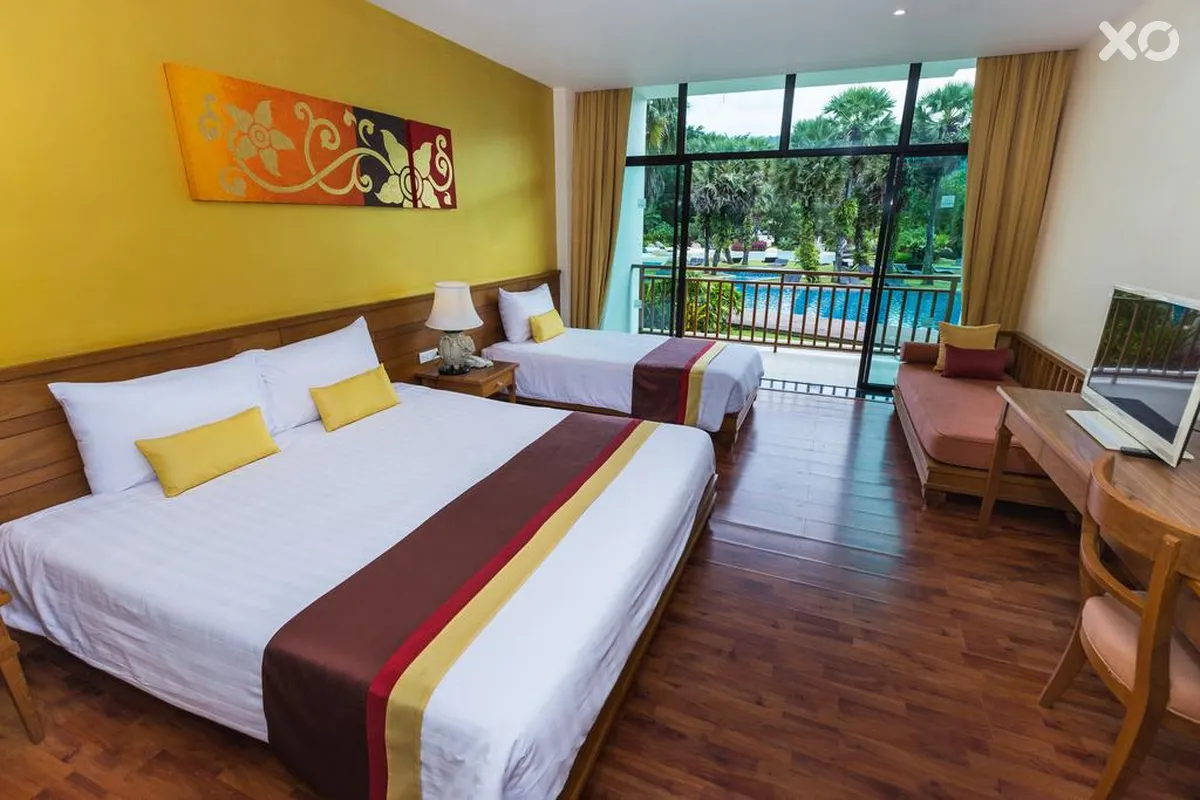 Naithonburi Beach Resort