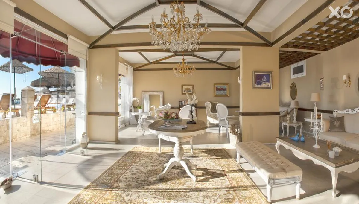 Carina Hotel