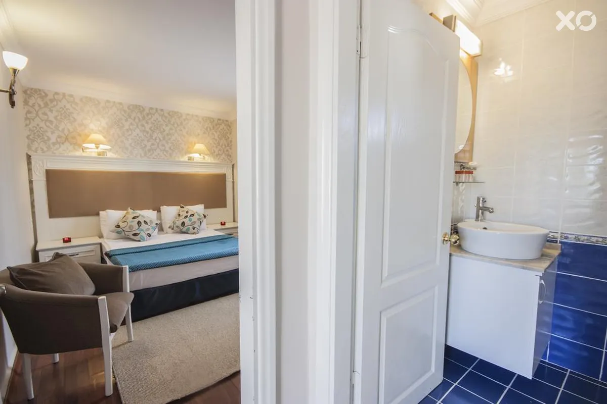 Moonshine Hotel & Suites