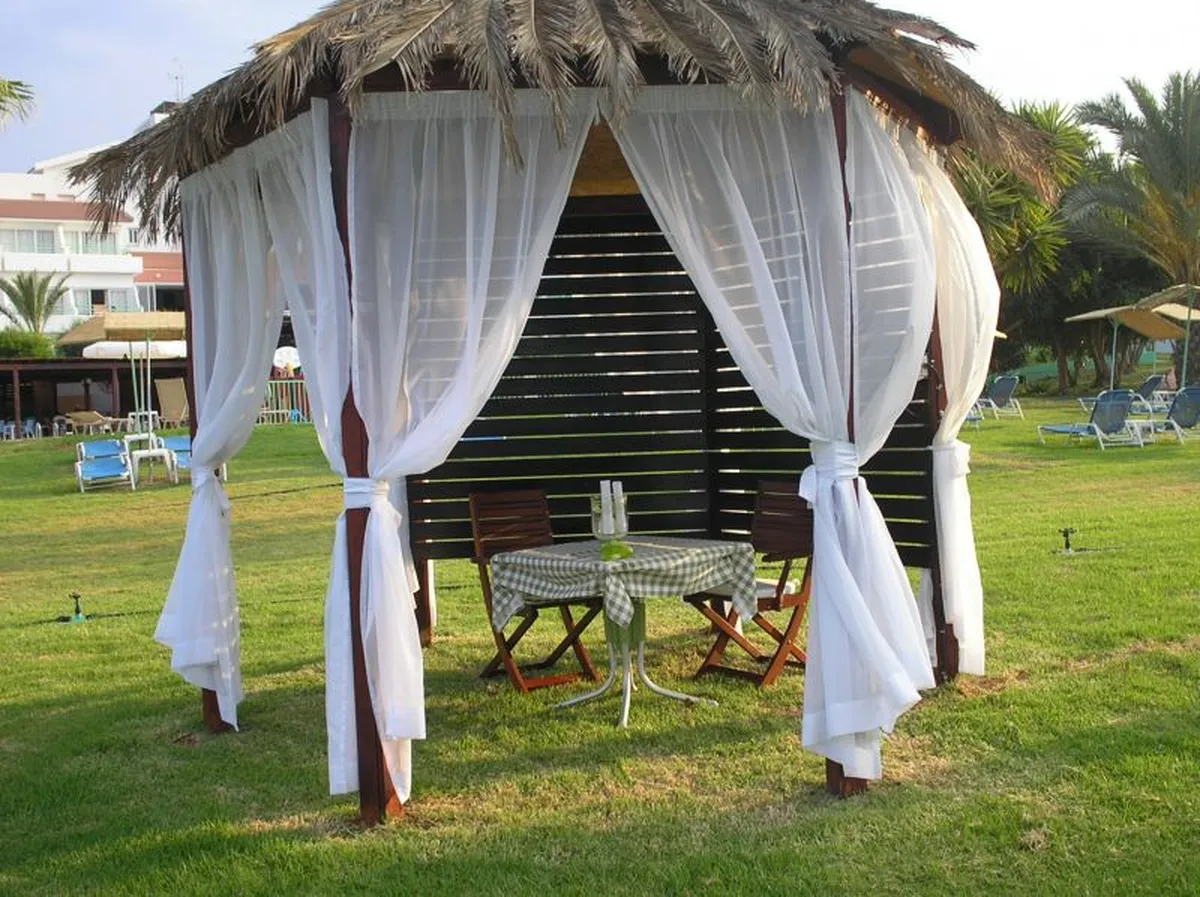 Adelais Bay Hotel