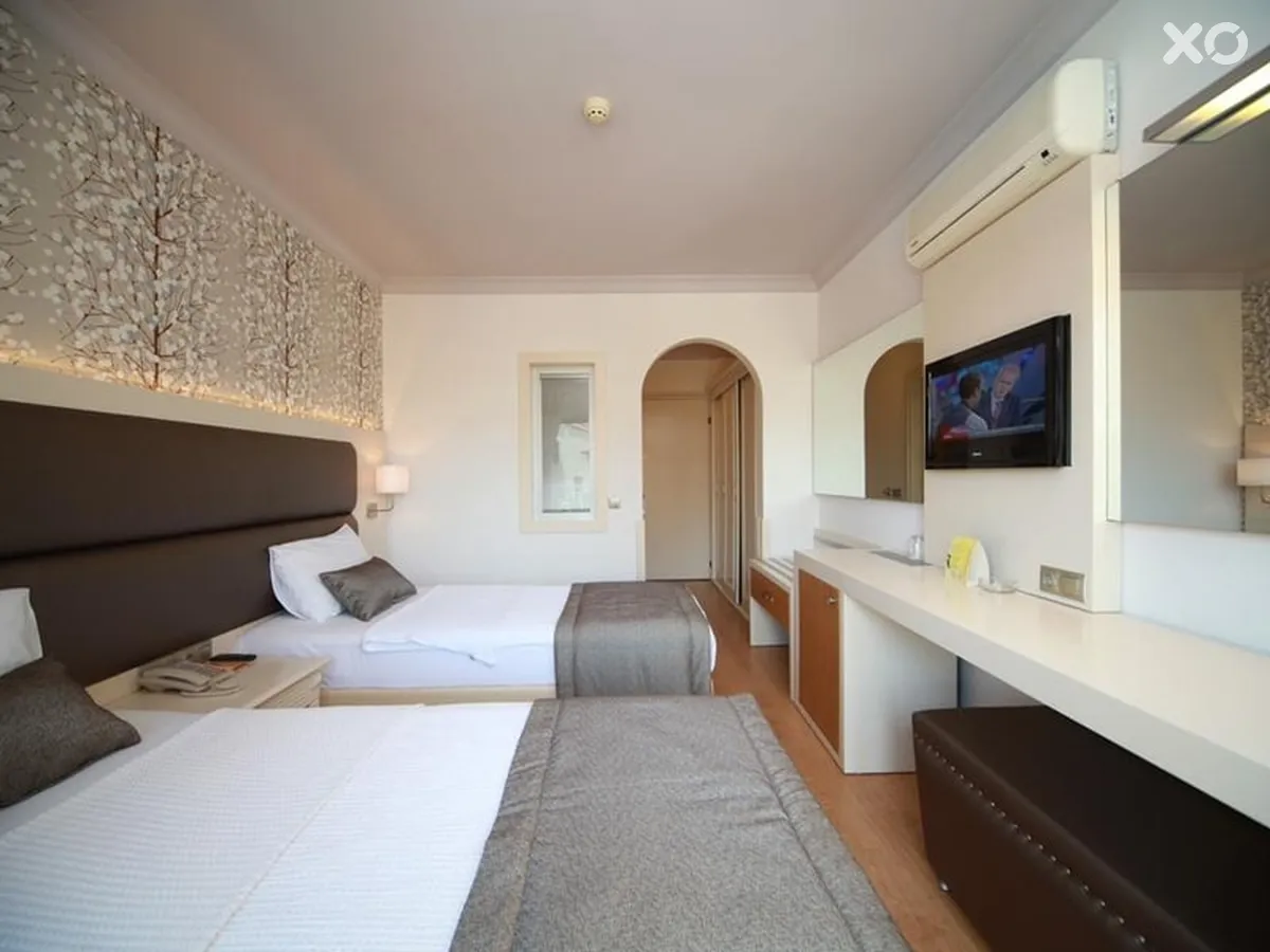 Grand Faros Hotel