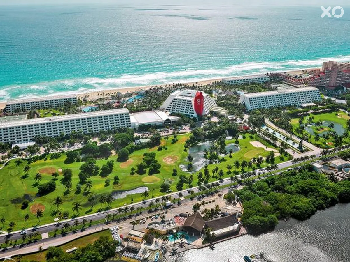 The Pyramid на Grand Oasis
