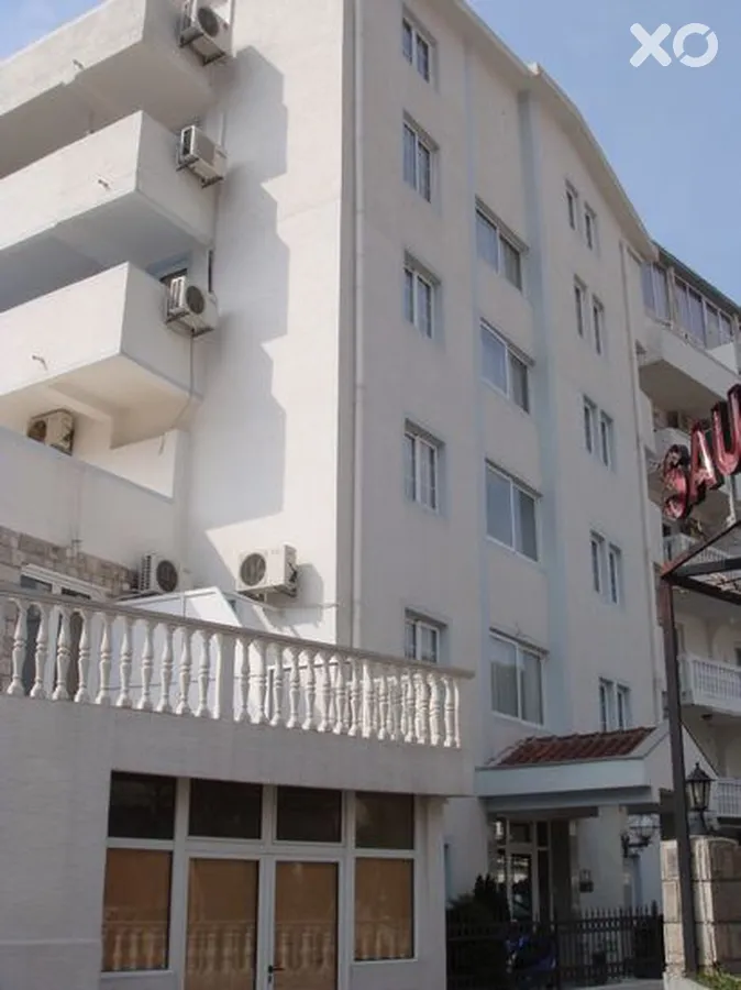 Azzuro Apartments