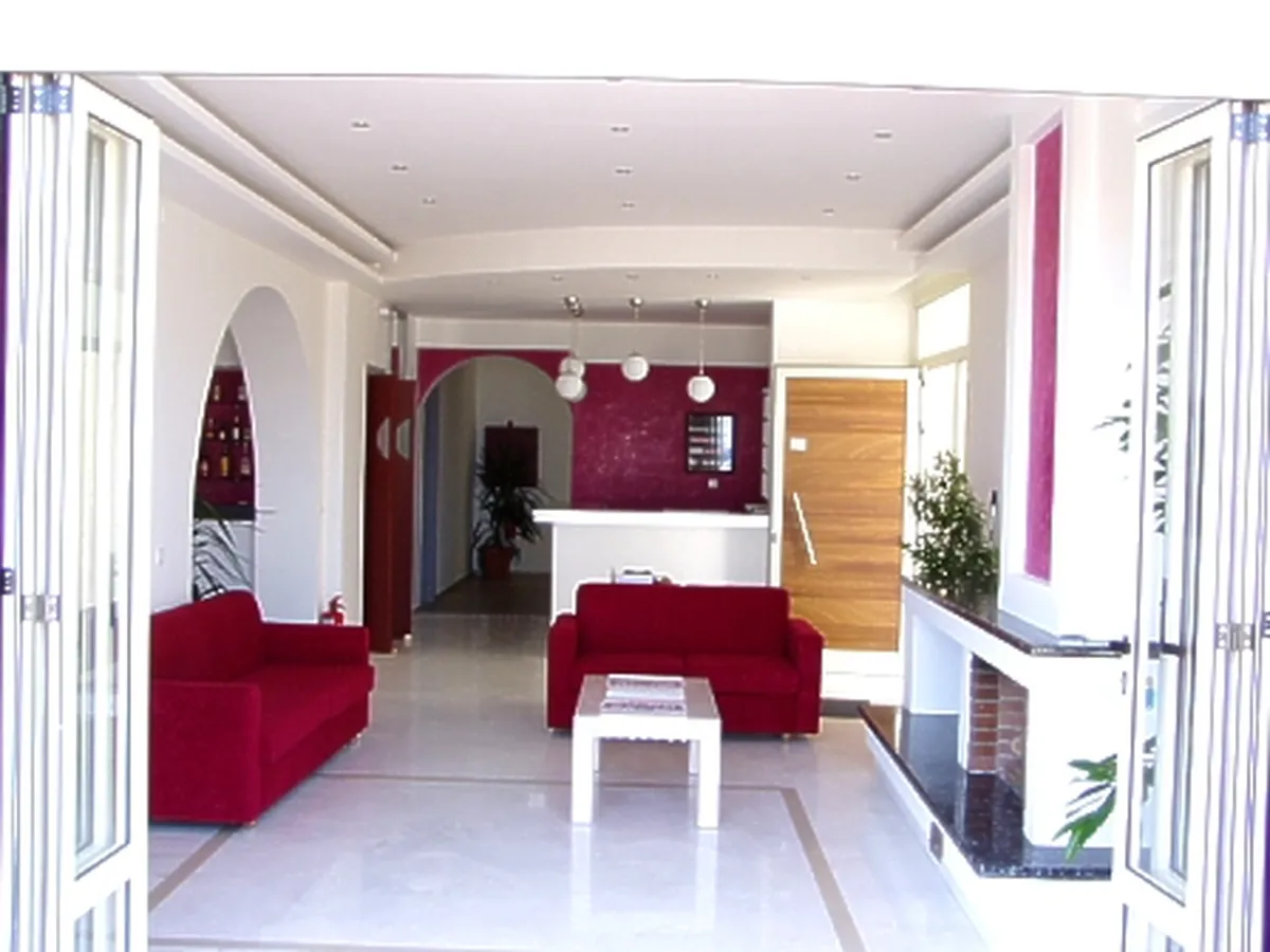 Smaragdine Beach Hotel