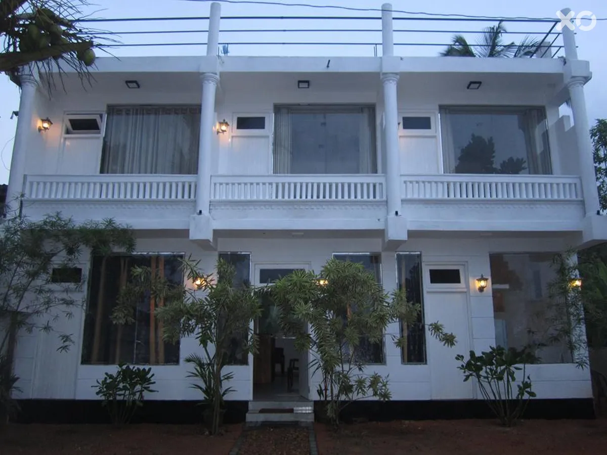 White Surfing Beach Resort