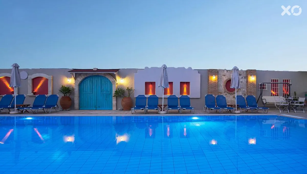 Golden Bay Studios & Apartments