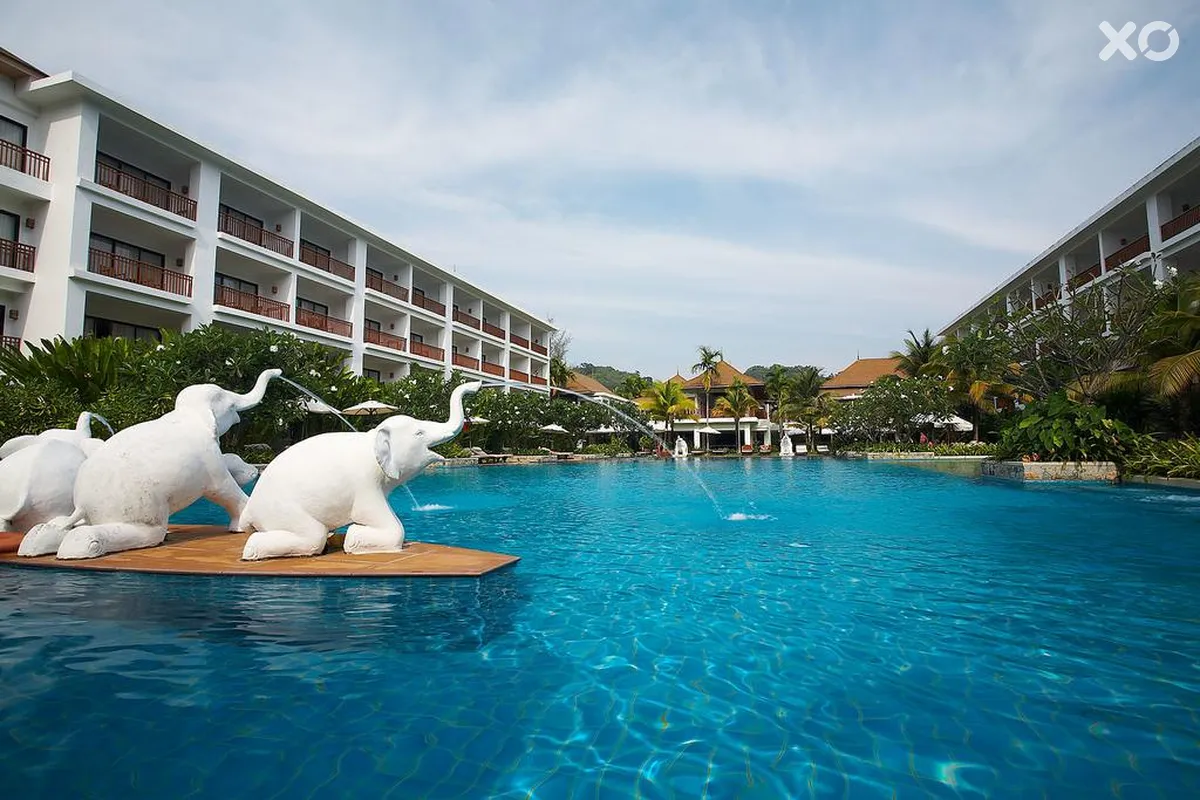 Naithonburi Beach Resort