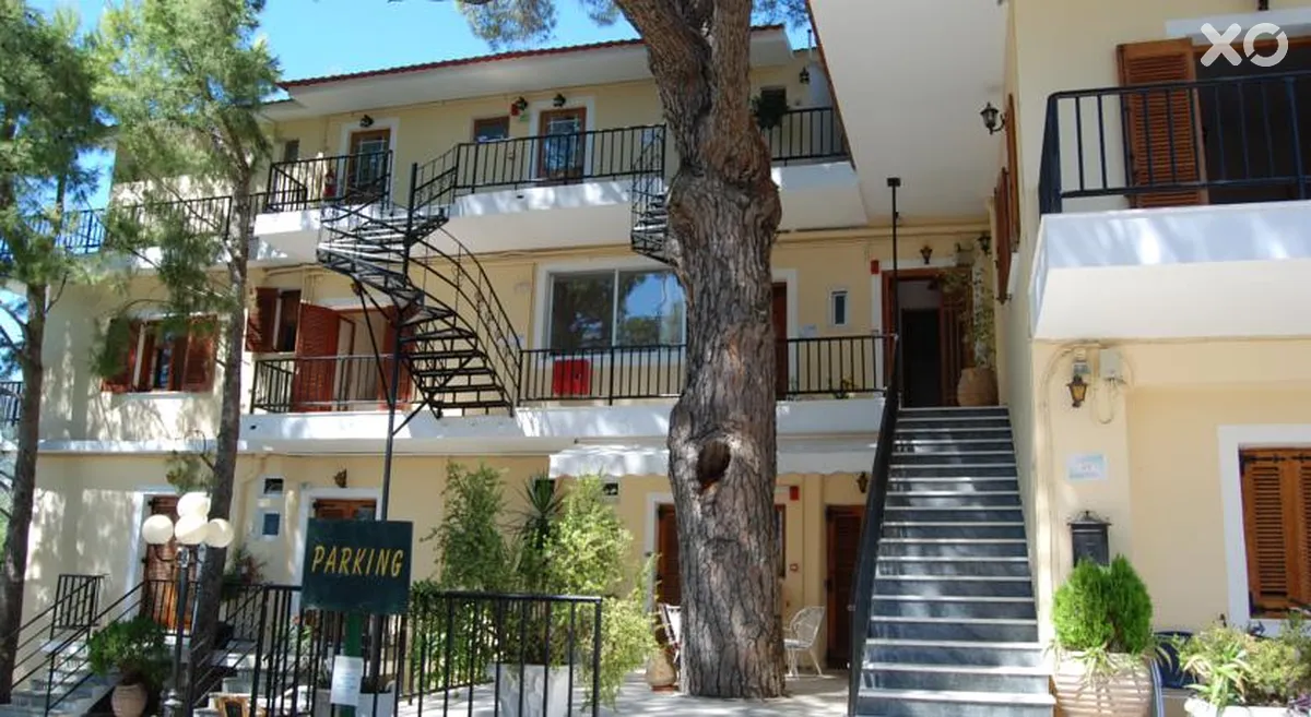 Koukounaria Hotel & Suites