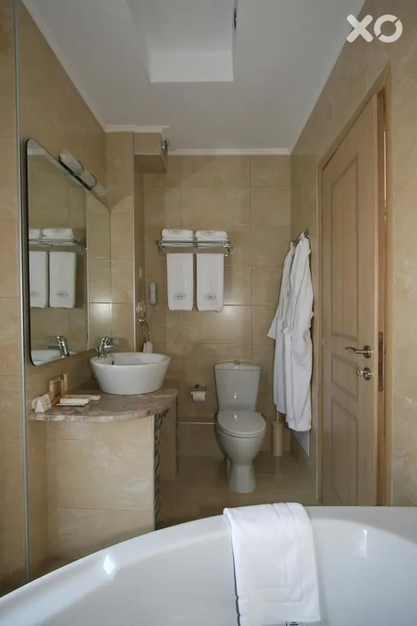 Greek Pride Cronwell Rahoni Hotel