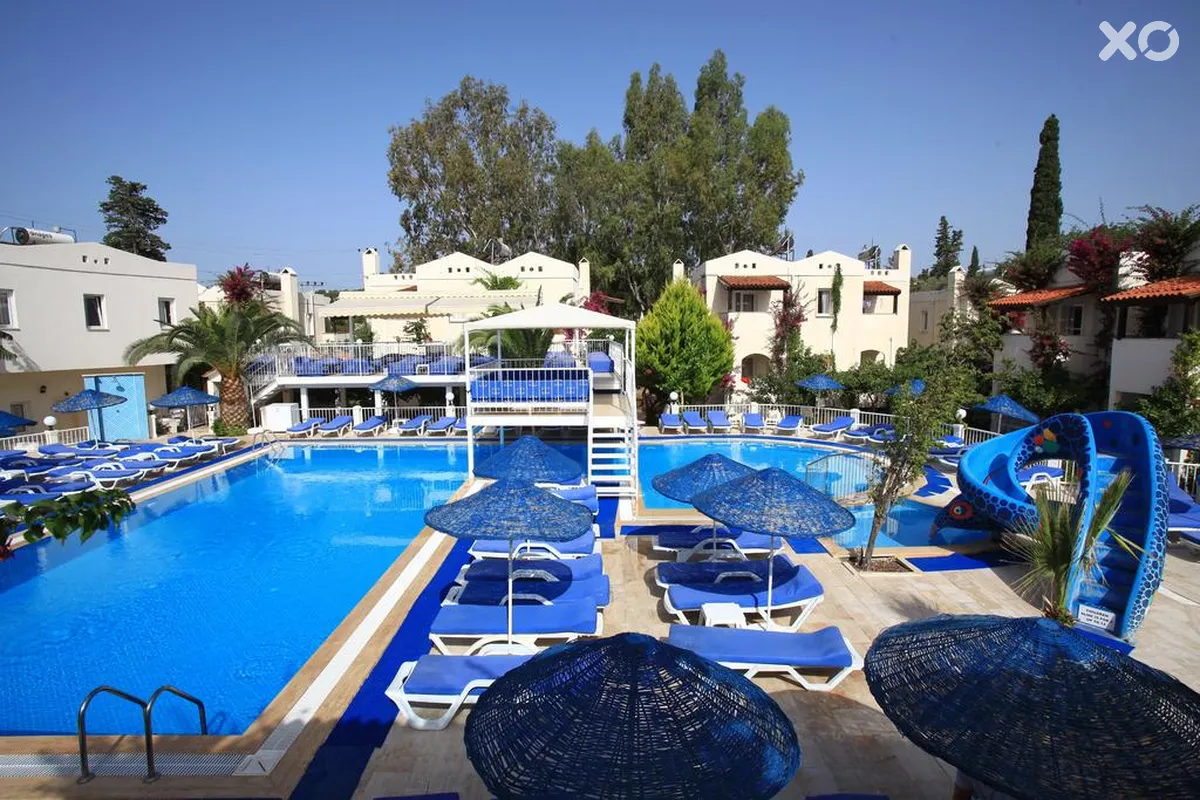 Summer Garden Suites & Beach Hotel