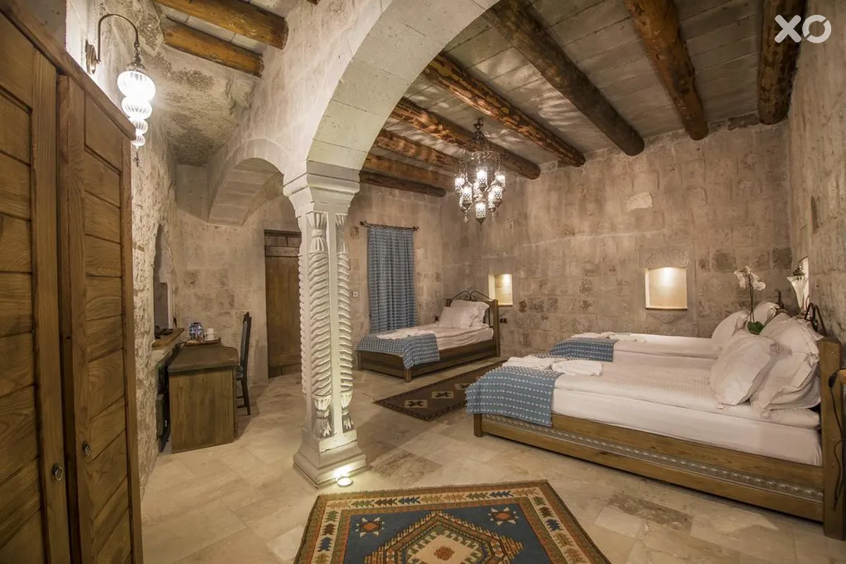 Hera Cave Suites