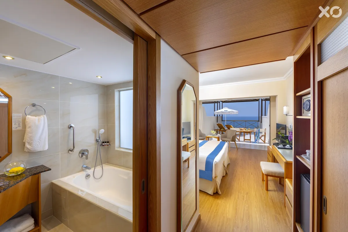 Constantinou Bros Athena Beach Hotel