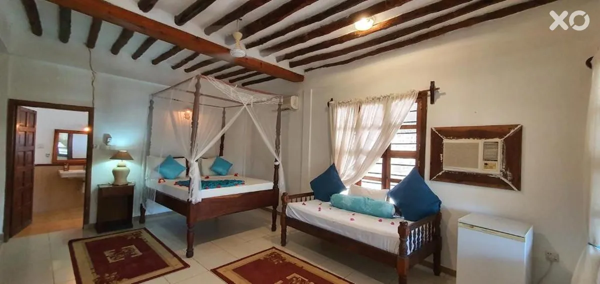 Mambo Beach Villas