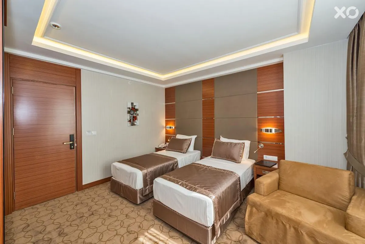 Glorious Hotel