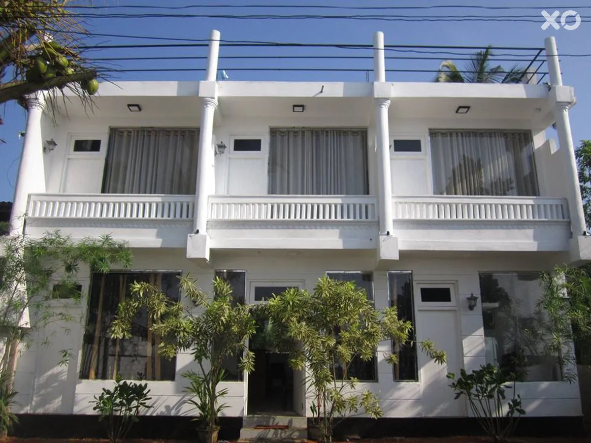 White Surfing Beach Resort