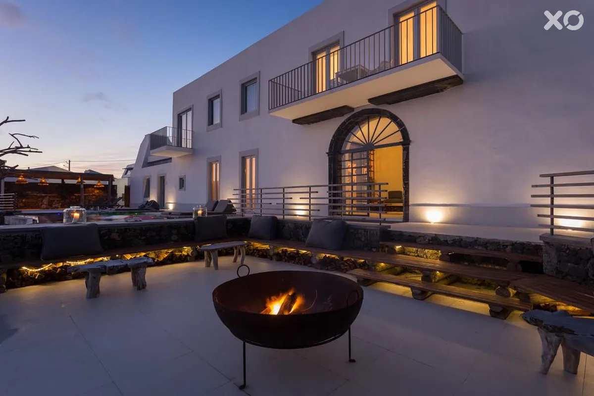 White Exclusive Suites & Villas