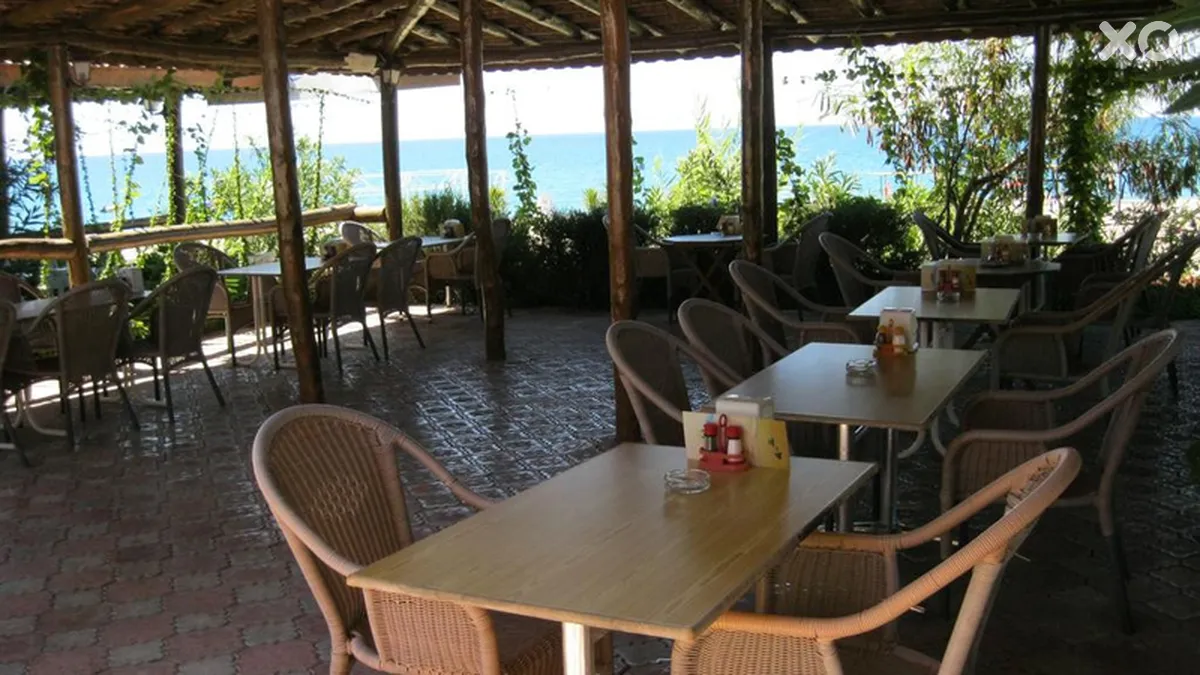 As Queen Beach Hotel
